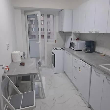 Daire Apartment, 3 Rooms,nearby Piata Victoriei And Gara De Nord, Main Railwaystation *