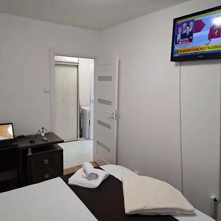 Apartment, 3 Rooms,nearby Piata Victoriei And Gara De Nord, Main Railwaystation *