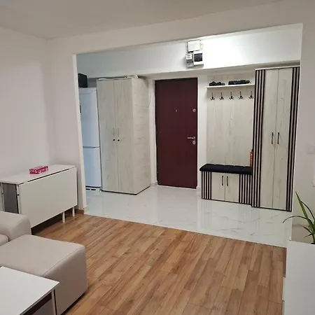 Apartment Apartment, 3 Rooms,nearby Piata Victoriei And Gara De Nord, Main Railwaystation