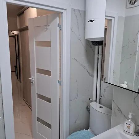 Apartment, 3 Rooms,nearby Piata Victoriei And Gara De Nord, Main Railwaystation * Bukarest