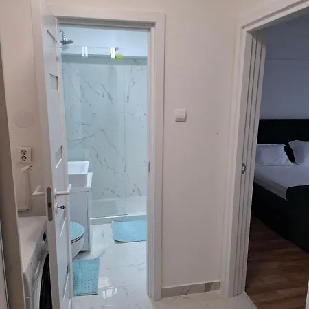 Apartment Apartment, 3 Rooms,nearby Piata Victoriei And Gara De Nord, Main Railwaystation Bukarest
