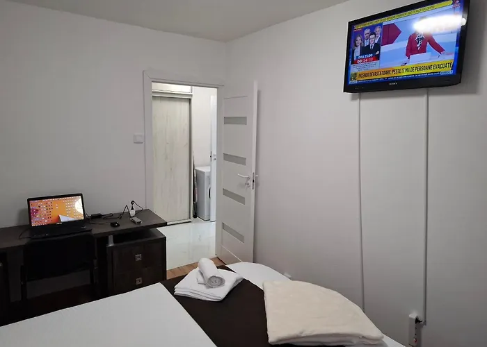 Apartment, 3 Rooms,nearby Piata Victoriei And Gara De Nord, Main Railwaystation *