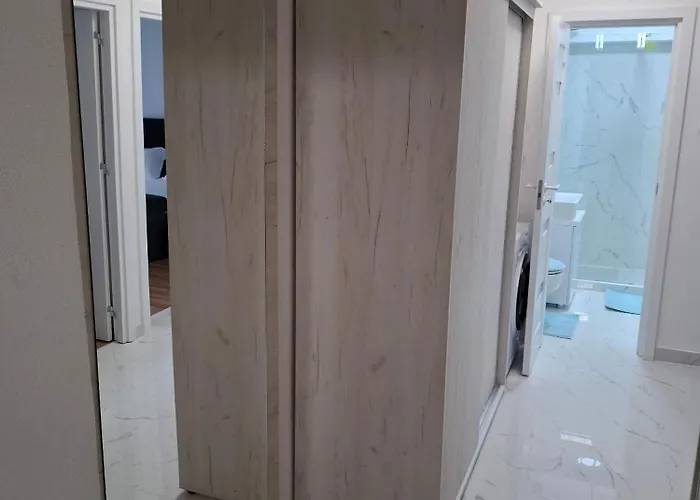 Apartment, 3 Rooms,nearby Piata Victoriei And Gara De Nord, Main Railwaystation Апартаменти Бухарест