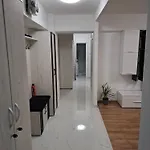 Apartment, 3 Rooms,nearby Piata Victoriei And Gara De Nord, Main Railwaystation شقة