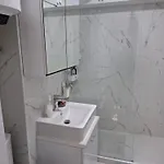 Apartment, 3 Rooms,nearby Piata Victoriei And Gara De Nord, Main Railwaystation شقة *