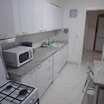 Apartment, 3 Rooms,nearby Piata Victoriei And Gara De Nord, Main Railwaystation بوخارست