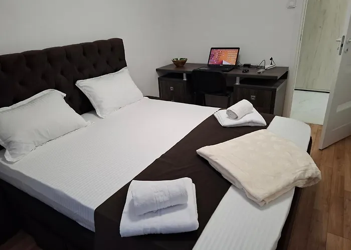 Apartment, 3 Rooms,nearby Piata Victoriei And Gara De Nord, Main Railwaystation * Bucharest