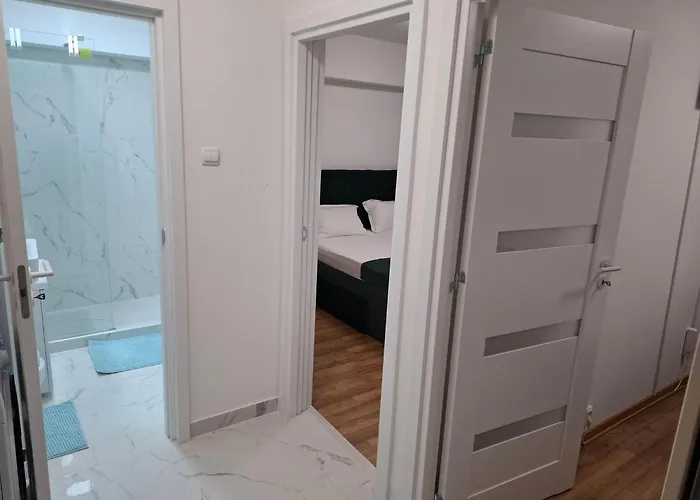 Apartment, 3 Rooms,nearby Piata Victoriei And Gara De Nord, Main Railwaystation * Bucharest