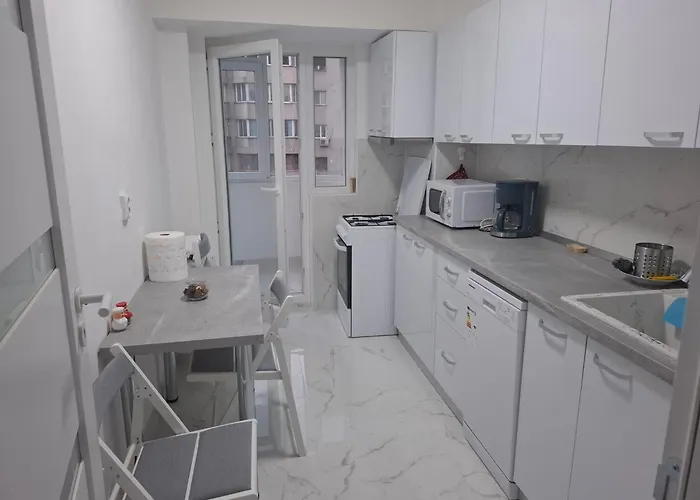 Apartment Apartment, 3 Rooms,nearby Piata Victoriei And Gara De Nord, Main Railwaystation *